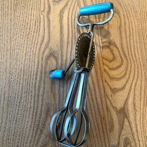 Egg beater (vintage)